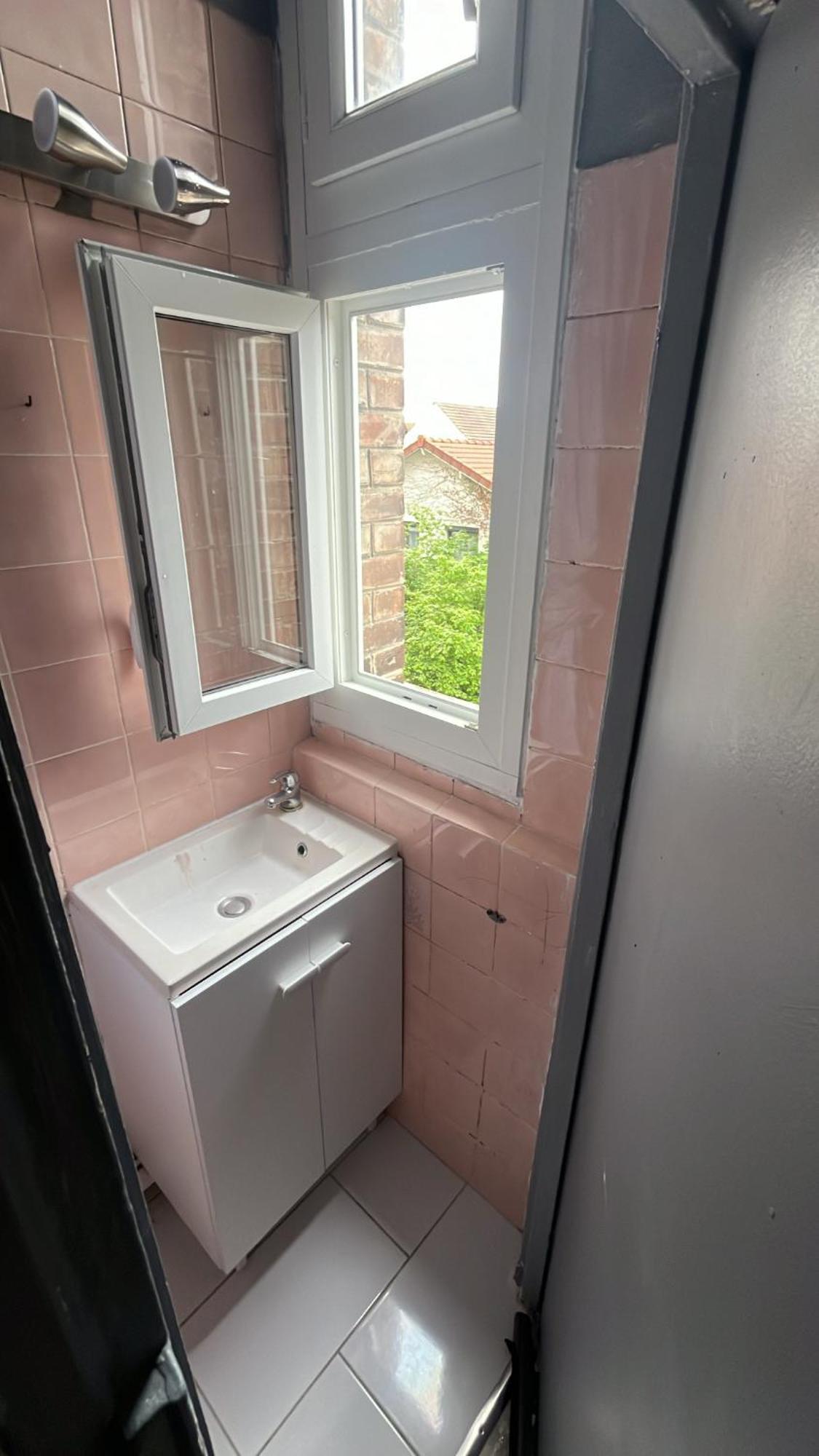 A Colombes Apartment *